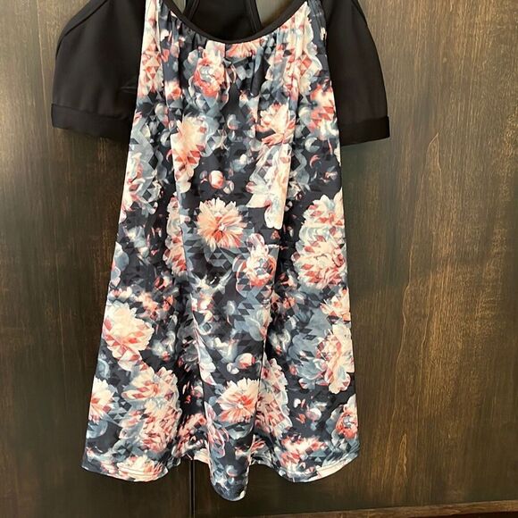 TYR Parma Shea 2 in 1 Tankini Top Size 8 - Picture 3 of 6